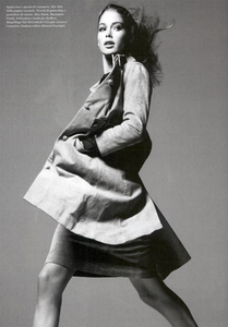 Meisel_Vogue_Italia_February_2005_13.thumb.png.be1c29d0da1ff3e682a68331eea729df.png