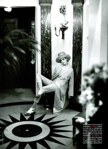 Viaggio_Hanson_Vogue_Italia_April_1994_06.thumb.png.43319bb9d2d905397704a2bcadd36a83.png