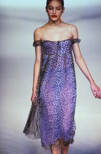 1043739490_korina-blumarine-ss-1997(1).thumb.jpg.795211dd254d098d2e4b9c4ffbde140f.jpg