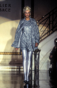 155142659_GianniVersace1994HauteCouture23.thumb.jpg.7214894b95fdfcc3aebeca45938e290b.jpg