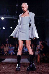 Gareth-Pugh-RTW-SS19-London-3490-1537036872.thumb.jpg.f82808c2dc2685f00a6e000ca2c412d0.jpg