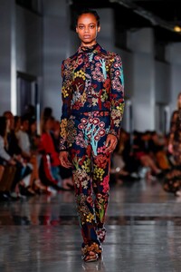 Giambattista-Valli-RTW-SS19-Paris-3703-1538399380.thumb.jpg.0bd10707d5208a88b9ea99dc35557af7.jpg