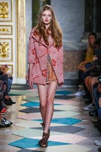 Kristina-Ti-Ready-to-Wear-Spring-Summer-2016-Milan-0282-1443008221.thumb.jpg.986b70b156333fb3a482454b90488f82.jpg