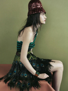 Meisel_Prada_Spring_Summer_2005_06.thumb.png.00d7c0379e93b23dfc122cee5582f3e8.png