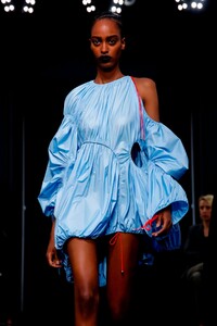 Mugler-RTW-SS19-Paris-3398-1537954472.thumb.jpg.49c9307d59f88441b1f89b4452625fc8.jpg