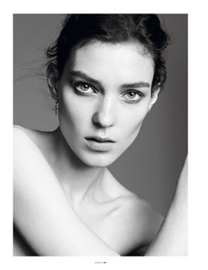 Sadli_Vogue_Paris_November_2012_02.thumb.png.bf1bbbdb16f9dd7b55778c396ac90798.png