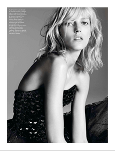 Sadli_Vogue_Paris_September_2012_06.thumb.png.54140f19e0fbcfb78553dc598cacefb4.png