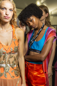 backstage-defile-blumarine-printemps-ete-2019-milan-coulisses-108.thumb.jpg.84d8514d472a1562617bc339b59bafeb.jpg