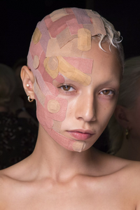 backstage-defile-gareth-pugh-printemps-ete-2019-londres-coulisses-7.thumb.jpg.b1ee10480590b20c161191701fa6ac5e.jpg