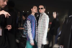 backstage-defile-kenzo-printemps-ete-2019-paris-coulisses-19.thumb.jpg.1a29c5519a3fdac62350f6a4938b49f3.jpg