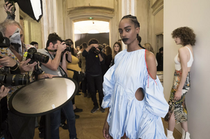 backstage-defile-mugler-printemps-ete-2019-paris-coulisses-7.thumb.jpg.c151ceee8f8d0959d398c235cfb9f46f.jpg