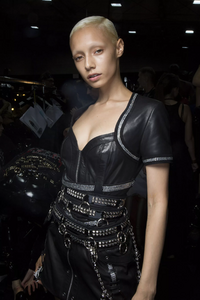 backstage-defile-philipp-plein-printemps-ete-2019-milan-coulisses-95.thumb.jpg.986be1e31bb26b89cab3d682e78ed62a.jpg