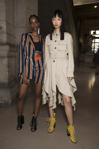 backstage-defile-victoriatomas-printemps-ete-2019-paris-coulisses-42.thumb.jpg.66806daa97ca805dfb518b62bc358038.jpg