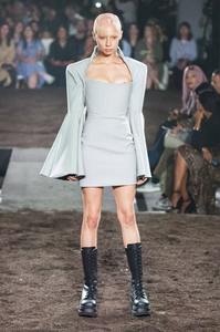 defile-gareth-pugh-printemps-ete-2019-londres-look-44.thumb.jpg.e1ac80e80286c17805e90c093f62cf90.jpg