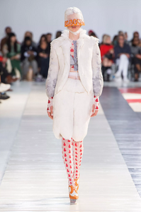 defile-thom-browne-printemps-ete-2019-paris-look-7.thumb.jpg.4d74da890f496eeba09837f9f25427b0.jpg