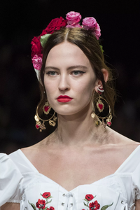 detail-defile-dolce-amp-gabbana-printemps-ete-2019-milan-detail-249.thumb.jpg.011d5e640e7f4e74dcb499798597c722.jpg