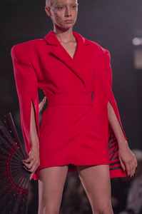 detail-defile-gareth-pugh-printemps-ete-2019-londres-detail-48.thumb.jpg.c87ca1d3f0f8d889c16ae7a3a8b36b99.jpg