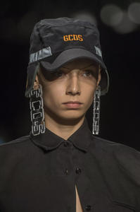 detail-defile-gcds-printemps-ete-2019-milan-detail-7.thumb.jpg.6703cd2e4149542023c9161d36656b7c.jpg