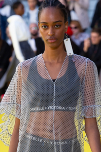 detail-defile-victoriatomas-printemps-ete-2019-paris-detail-80.thumb.jpg.255f9c5306848f0b8735a079cf59b2e9.jpg