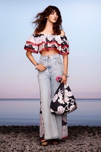 00007-Chanel-Resort-2021.thumb.jpg.4b7d1a4d981f1e09570a4017769059f9.jpg