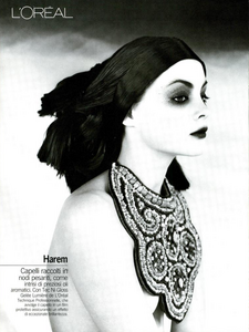 1695325996_Ferri_Loreal_Promotional_Vogue_Italia_December_1994_12.thumb.png.8ec58fc7a7a3f0c9d145a8a065353329.png