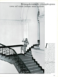 Bailey_Vogue_Italia_April_1977_01_16.thumb.png.be14b563f8815954fb5347a0270ad814.png