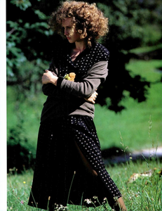 Maliziosa_Chatelain_Vogue_Italia_September_1987_01_04.thumb.png.6ea85513b4518a9129441269cc07c449.png