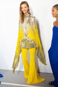 backstage-defile-balmain-printemps-ete-2020-paris-coulisses-270.thumb.jpg.58df55a1e55fa0784b0fade4e4bf3c7f.jpg