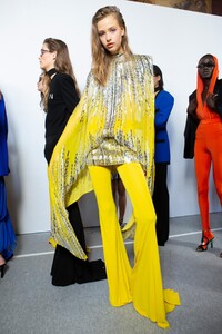 backstage-defile-balmain-printemps-ete-2020-paris-coulisses-320.thumb.jpg.e98d11f9cd88867516300437d08782dd.jpg