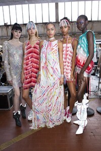 backstage-defile-byblos-printemps-ete-2019-milan-coulisses-103.thumb.jpg.67d83359de0b1f2c122cda5bcd8f4606.jpg