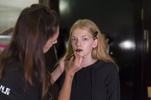 backstage-defile-carolina-herrera-printemps-ete-2019-new-york-coulisses-1.thumb.jpg.8688e6ca880905649c54555675a2b77c.jpg