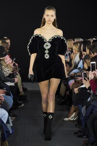 defile-david-koma-automne-hiver-2020-2021-londres-look-42.thumb.jpg.e92782ca1d14a149aa606280cfff127d.jpg