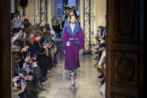 defile-emilio-pucci-automne-hiver-2018-2019-milan-look-44.thumb.jpg.10769d346a6e8eea0be49a816f686ce2.jpg