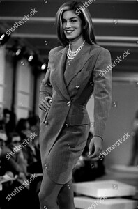 donna-karan-spring-1992-ready-to-wear-runway-show-new-york-shutterstock-editorial-10434011ln.jpg