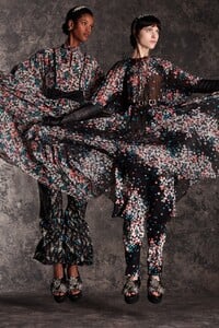 00019-Erdem-Pre-Fall-20.thumb.jpg.7493dd2a929309f0b8d4a6af20b7ba68.jpg