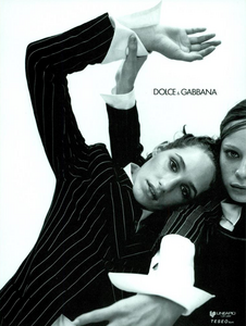 2018155402_Sorrenti_Dolce__Gabbana_Spring_Summer_1994_05.thumb.png.d6d85471aff2f587715184d9fef76533.png