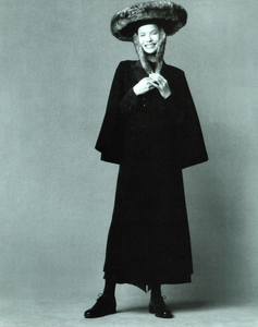 Meisel_Vogue_Italia_November_1993_07.thumb.png.c2aa1478844ee0d2981acc62857a8a29.png