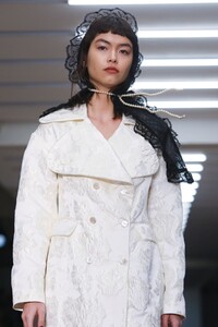 YUHAN-WANG-RTW-FW20-London-0642-1581671822.thumb.jpg.7debdc3df04dd4672b1200b06b19d5d8.jpg