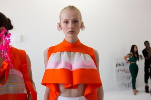 backstage-defile-delpozo-printemps-ete-2017-new-york-coulisses-76.thumb.jpg.d7948cf2d21481f4f45c47b817fb60b3.jpg