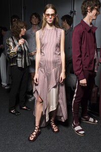 backstage-defile-hugo-boss-printemps-ete-2019-new-york-coulisses-101.thumb.jpg.a1ad2b032accea65059427086251deba.jpg