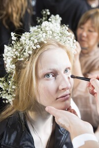 backstage-defile-rodarte-printemps-ete-2018-paris-coulisses-43.thumb.jpg.fce1dec4ac43df0ce6038edab459ef69.jpg