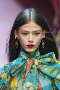 detail-defile-dolce-amp-gabbana-printemps-ete-2018-milan-detail-529.thumb.jpg.a07a8120a16f9877f9e7f2f5aa547231.jpg