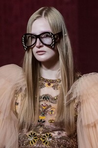 detail-defile-gucci-printemps-ete-2017-milan-detail-173.thumb.jpg.52eab7fd14128481fb3a59901d48f3c8.jpg