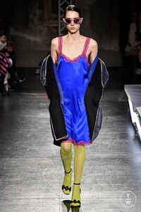 emilio-pucci-aw20-0016-9e72b9.thumb.jpg.24ab6cff33da3e424b925f02a212a690.jpg