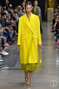 rochas-ss19-0013-1098d9.thumb.jpg.d6ff827feea8b91f59d2e38c1a63928b.jpg