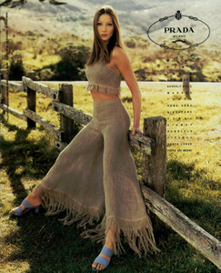 Meisel_Prada_Spring_Summer_1993_06.thumb.png.4cc1bc029c6e9336ba8e4dbe46acba98.png