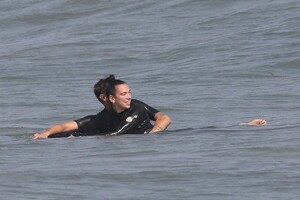 dua-lipa-boogie-boarding-and-surfing-in-malibu-08-20-2020-1.jpg