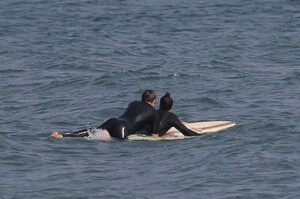 dua-lipa-boogie-boarding-and-surfing-in-malibu-08-20-2020-5.jpg