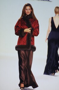 1664464883_oscar-de-la-renta-fw-1997(1).thumb.jpg.4c5d513b197a7dab88f5134935cd05f5.jpg