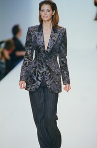 1951933425_bill-blass-fw-1997(7).thumb.jpg.6f0d3217828577ae639e5b1ac15e0940.jpg